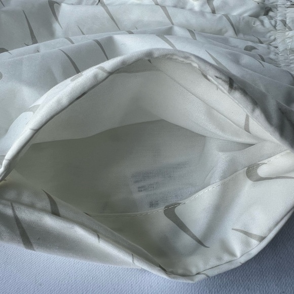 Nike Women’s Loose Fit 4” High-Waisted Woven Shorts Size: XS Color:Sail/Sail NWT - Picture 6 of 11